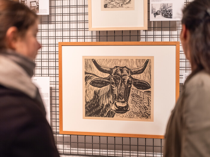 Blick auf die KUNSTWAND, Kuhkopf von Erich Fr aas, Foto Philipp Hort