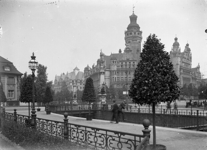Paul Wolff, Leipzig, Blick über den Rathausring auf das Neue Rathaus, um 1915 © Landesamt für Denkmalpflege Sachsen, Bildsammlung, N achlass Paul Wolff